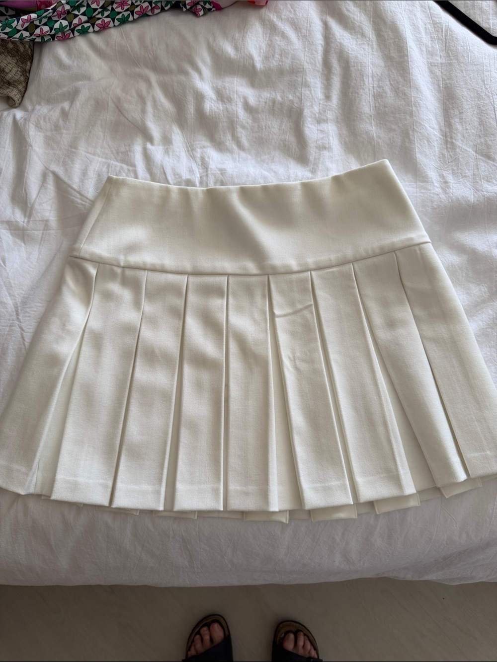 Alice + Olivia Cream Pleated Mini Skirt